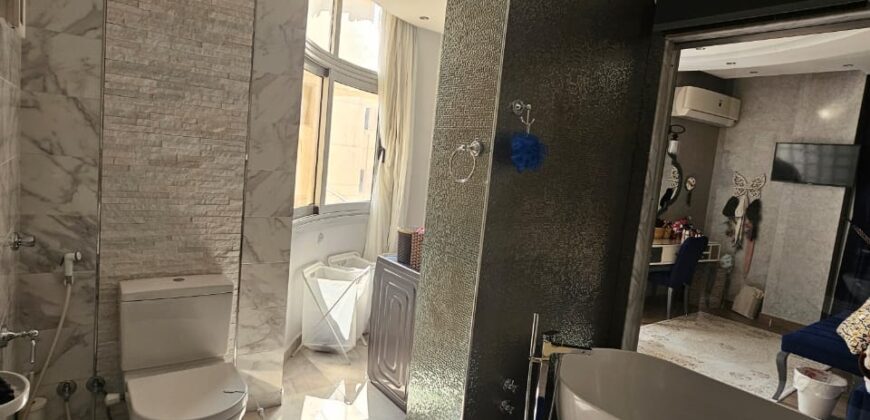 شقه للبيع 235 م حي اسكان الجامعه الامريكيه