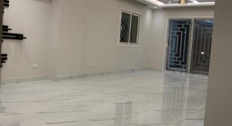 شقه للايجار 180 م معاها جاردن 200م في كمبوند ذا سكوير صبور
