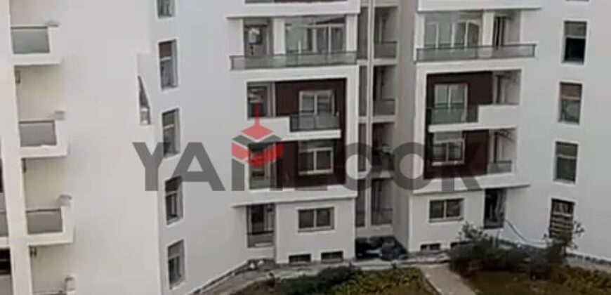 شقه للبيع بدون أوڤر بكمباوند المقصد عمارة ٣٣ بجوار مدرسة Anglo حي R3 D4