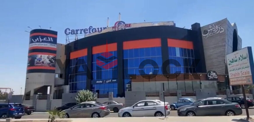 محل تجارى بالفود كورت بمول سكاى بلازا مدخل الشروق ١