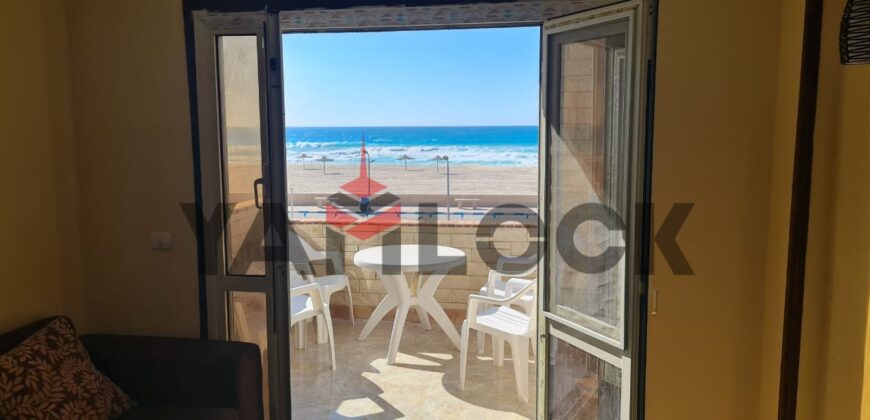 شاليه للبيع بالفرش فى قرية هيليوبيتش حديقه خاصه ومدخل خاص رووف كامل بجلسه كبيره