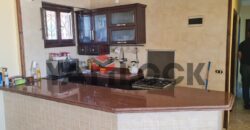 شاليه للبيع بالفرش فى قرية هيليوبيتش حديقه خاصه ومدخل خاص رووف كامل بجلسه كبيره