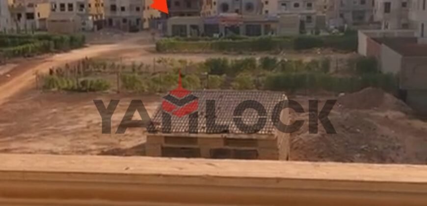 شقة للبيع التوسعات الشمالية حي 2000 قطعة بيها جميع العدادات