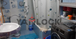 لهواة التميز والفخامة شقة بأرقي أحياء زهراء المعادي بالشطر السابع شقة 216 متر مربع 3 غرف نوم أرضيات باركيه + ريسبشن 3 قطع أرضيات بورسلين رخام + 2 حمام + مطبخ كبير + مدخل العمارة (رخام + مرايات) + فيو مفتوح واجهة غربي بحري + الدور الثاني الكماليات شرفة – موقف سيارات مغطى – مسموح بالحيوانات الأليفة – عداد كهرباء قديم- غاز طبيعى قديم – أسانسير