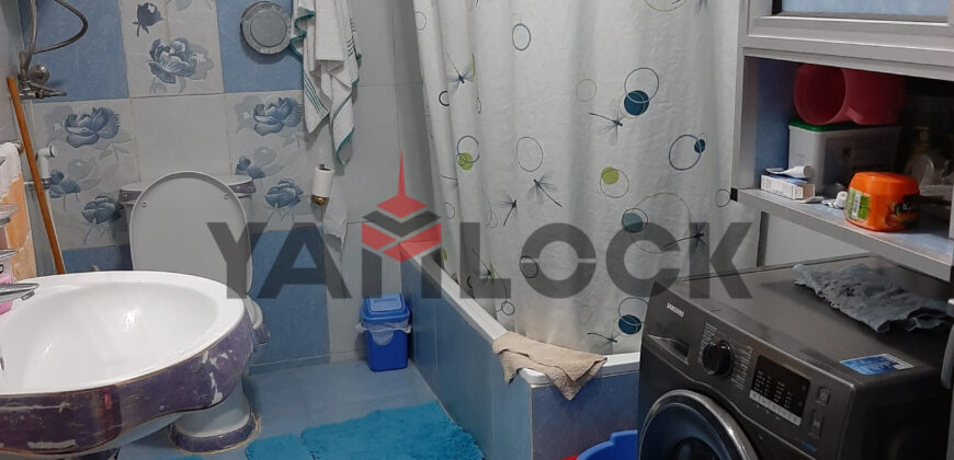 لهواة التميز والفخامة شقة بأرقي أحياء زهراء المعادي بالشطر السابع شقة 216 متر مربع 3 غرف نوم أرضيات باركيه + ريسبشن 3 قطع أرضيات بورسلين رخام + 2 حمام + مطبخ كبير + مدخل العمارة (رخام + مرايات) + فيو مفتوح واجهة غربي بحري + الدور الثاني الكماليات شرفة – موقف سيارات مغطى – مسموح بالحيوانات الأليفة – عداد كهرباء قديم- غاز طبيعى قديم – أسانسير