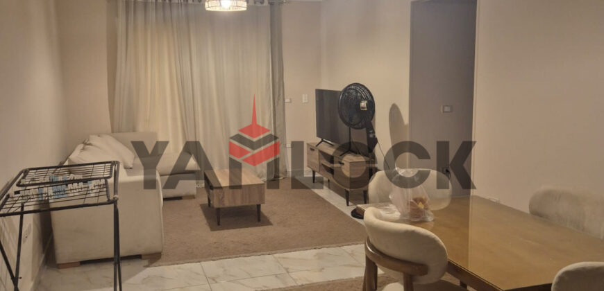 شقه للبيع في مدينتي قريبه جدا من الخدمات تشطيب خاص