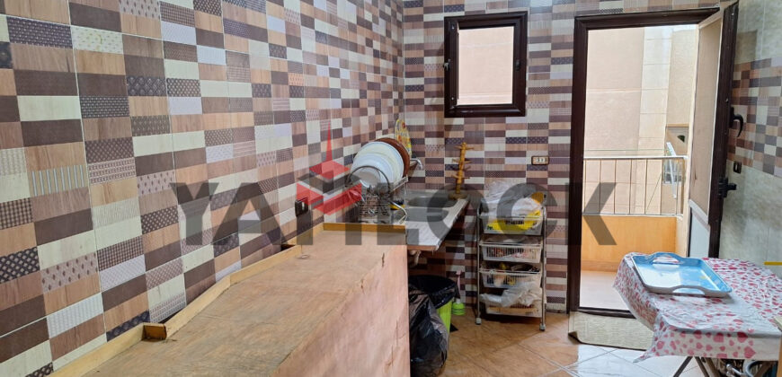 شقه للبيع بالحي الخامس اكتوبر 200م