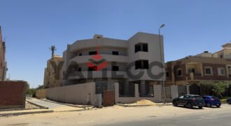 فيلا للبيع  بالكامل  فى التجمع الاول في الياسمين ٣