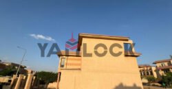 تاون هاوس كورنر علي طريق السويس مباشر امام مدينتي