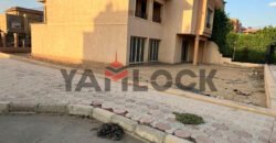 تاون هاوس كورنر علي طريق السويس مباشر امام مدينتي