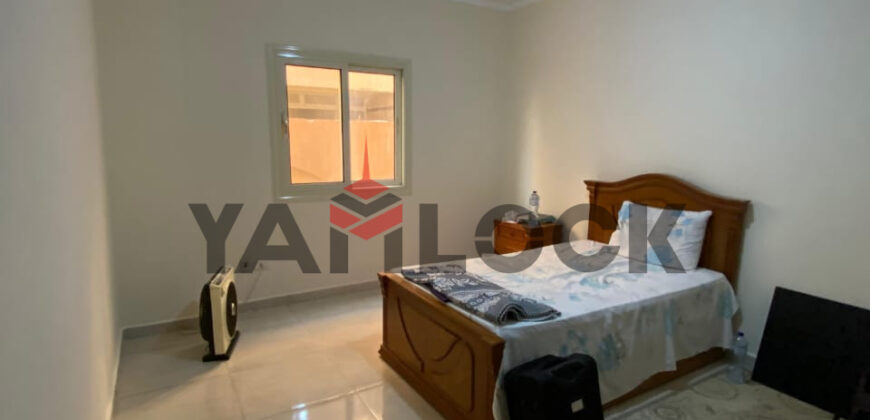 شقه للايجار بالشروق ٢ المنطقة الخامسة عمارات تاني نمرة من طريق الحريه