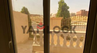 شقه للايجار بالشروق ٢ المنطقة الخامسة عمارات تاني نمرة من طريق الحريه