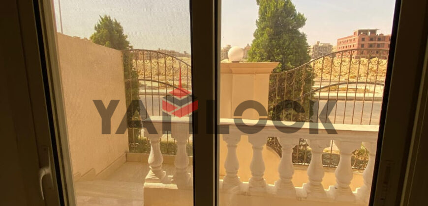 شقه للايجار بالشروق ٢ المنطقة الخامسة عمارات تاني نمرة من طريق الحريه