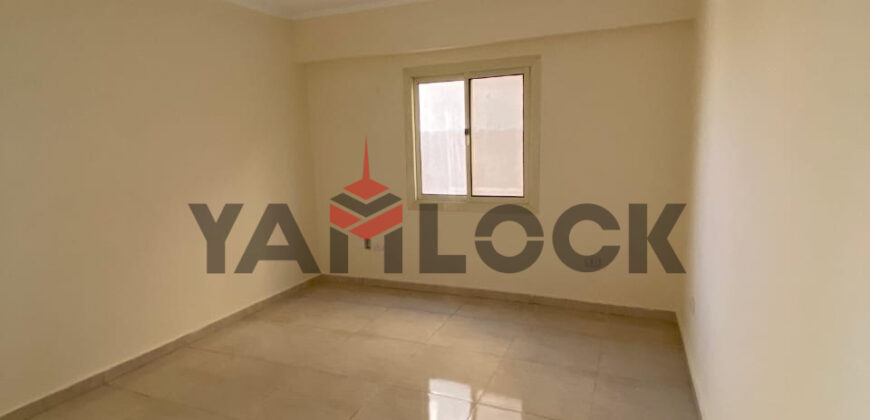 شقه للايجار بالشروق ٢ المنطقة الخامسة عمارات تاني نمرة من طريق الحريه