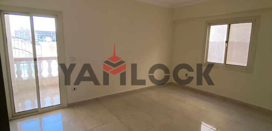 شقه للايجار بالشروق ٢ المنطقة الخامسة عمارات تاني نمرة من طريق الحريه