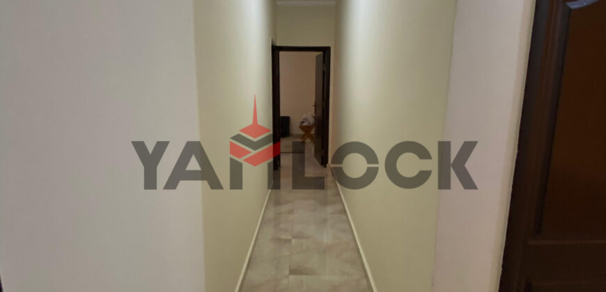 شقه للايجار بالشروق ٢ المنطقة الخامسة عمارات تاني نمرة من طريق الحريه