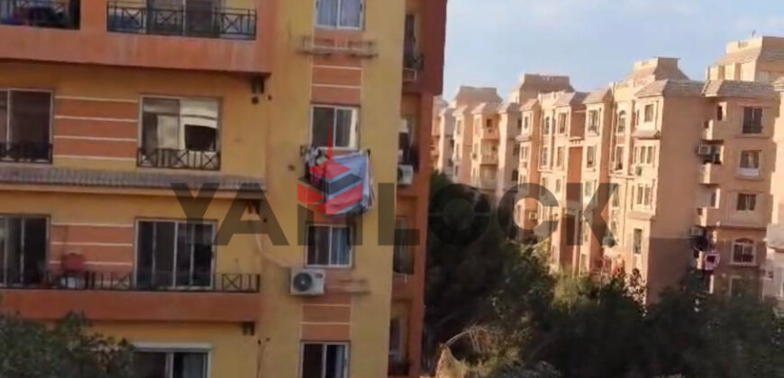 شقة للبيع في كمبوند لايف جردنز حي المستثمرين بحدائق اكتوبر