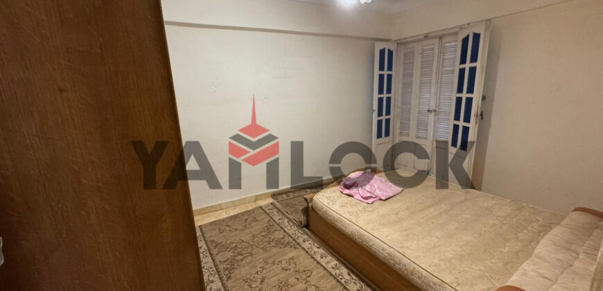 شقه للبيع بالفرش ميامي شارع فاروق عبدالوهاب خطوات من البحر