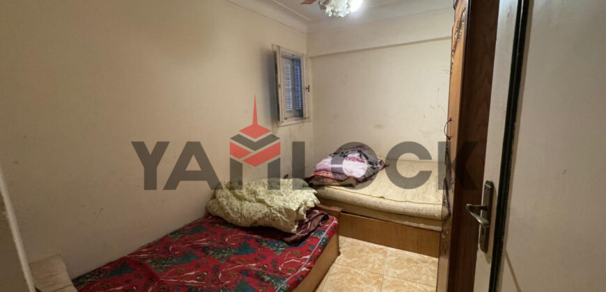 شقه للبيع بالفرش ميامي شارع فاروق عبدالوهاب خطوات من البحر