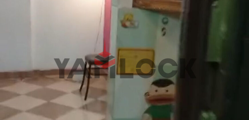 شقه للبيع علي شارع رئيسي امام محكمه الجيزه ومحطه مترو ام المصريين