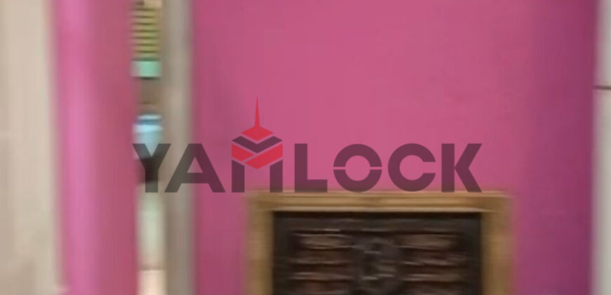 شقه للبيع علي شارع رئيسي امام محكمه الجيزه ومحطه مترو ام المصريين