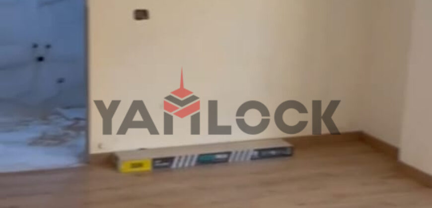 شقه للبيع بداخل فيلا فى الشروق منطقه النادي دور أرضي بحديقه