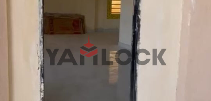 شقه للبيع بداخل فيلا فى الشروق منطقه النادي دور أرضي بحديقه