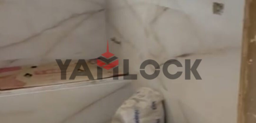 شقه للبيع بداخل فيلا فى الشروق منطقه النادي دور أرضي بحديقه