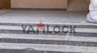 شقه للبيع بداخل فيلا فى الشروق منطقه النادي دور أرضي بحديقه