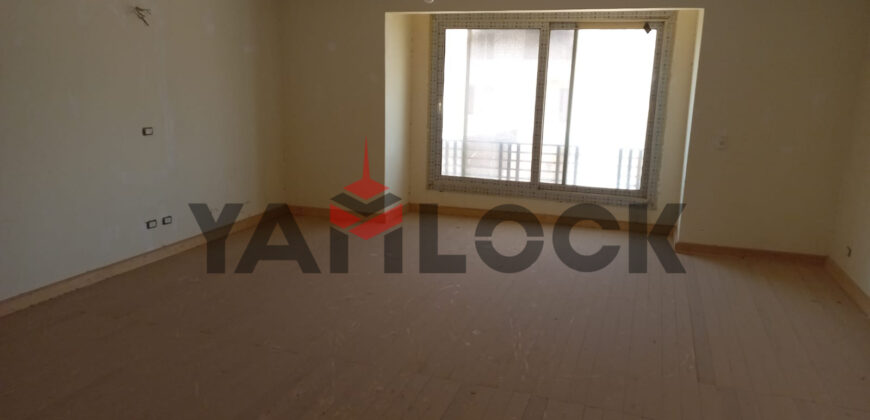 تاون هاوس للبيع ناصية بحرى فى كمبوند الشروق سبرنجز