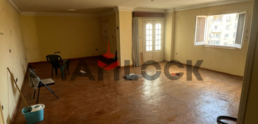 شقه للبيع فى حدائق الاهرام شارع الثروه المعدنيه منطقه ز