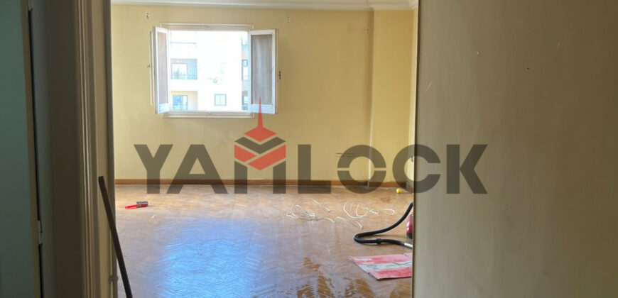 شقه للبيع فى حدائق الاهرام شارع الثروه المعدنيه منطقه ز