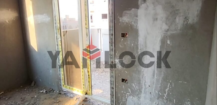 شقه للبيع في الحي الاول بيت الوطن بجوار المراسم205م