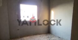 شقه للبيع في الحي الاول بيت الوطن بجوار المراسم205م