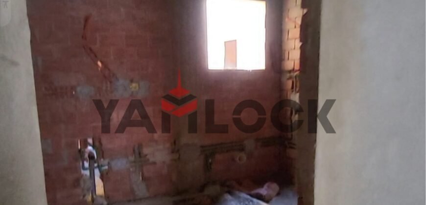 شقه للبيع في الحي الاول بيت الوطن بجوار المراسم205م