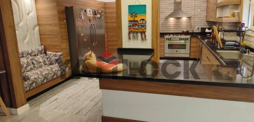 دوبلكس للبيع في الحي 16 بجوار مول مزار 260م