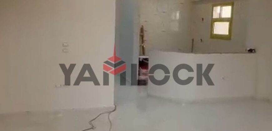 شقه للبيع الاندلس 1 خطوات من شارع التسعين وكمبوند مفيدا180م