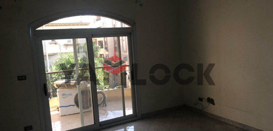 شقه للايجار داخل فيلا مجاورة 10 الحي 2 التجمع الاول