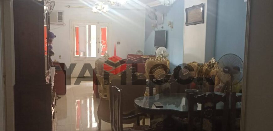 شقه للبيع فى حدائق الأهرام منطقه و البوابه الثانيه عماره 65 و الدور الأول علوي