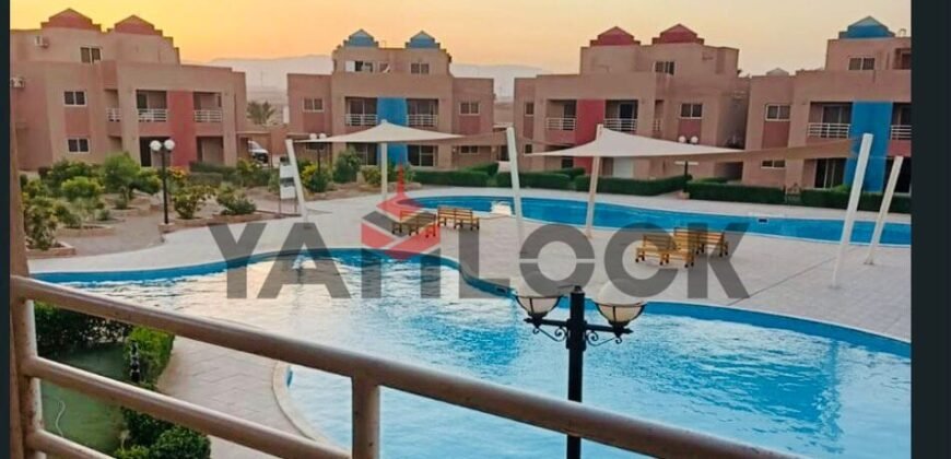 شاليه للبيع بالفرش و التكيفات فى قريه رومانس السخنه الزعفرانه