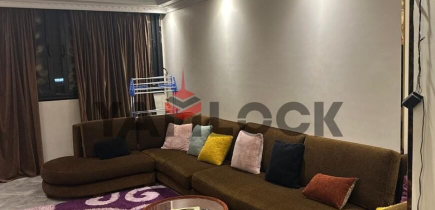 شقة للبيع في شارع الخمسين النزهة الجديده