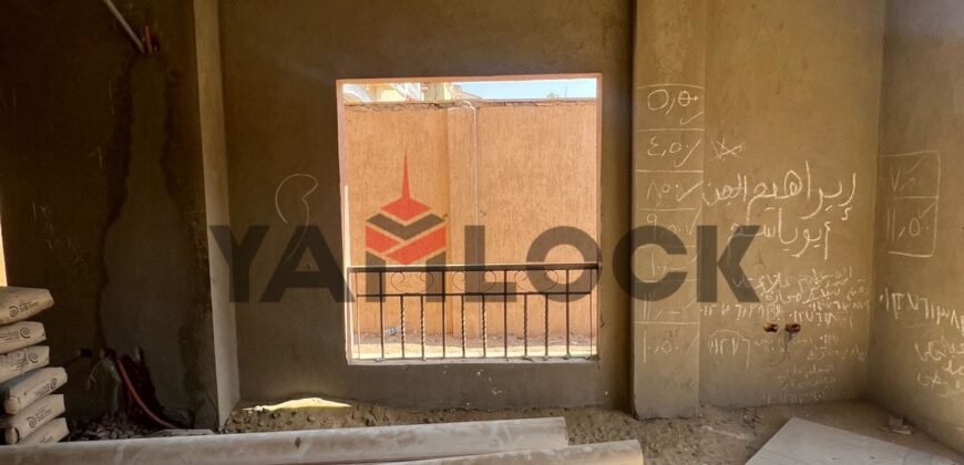 فيلا للبيع بكمبوند إيتوال دو ڤيل بالتجمع الخامس شارع التسعين الشمالي