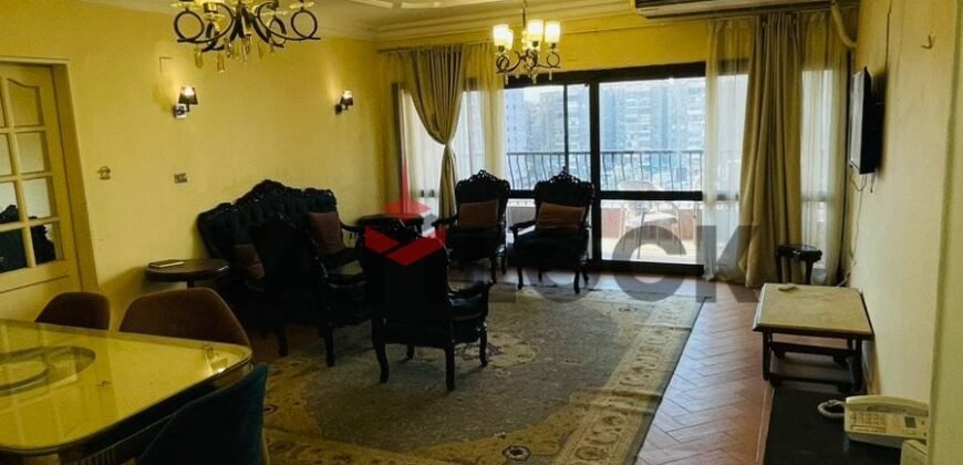 شقة للبيع في شارع حافظ رمضان متفرع من شارع مكرم عبيد