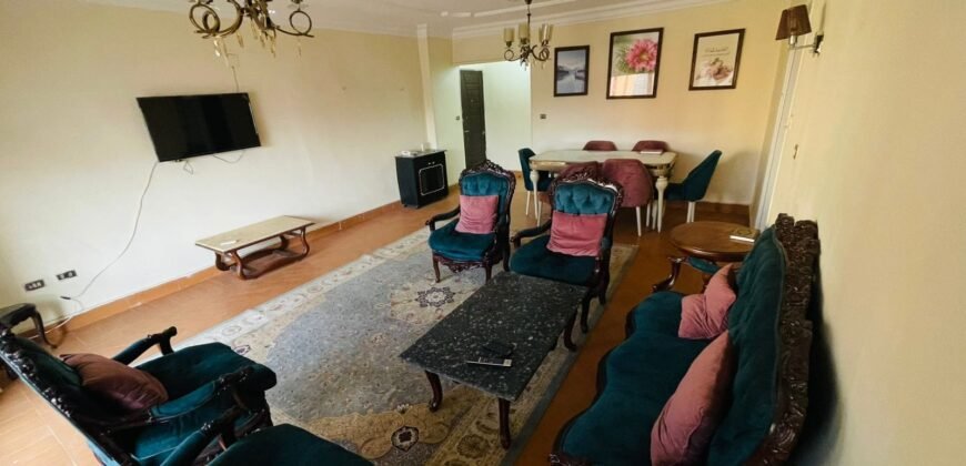 شقة للبيع في شارع حافظ رمضان متفرع من شارع مكرم عبيد