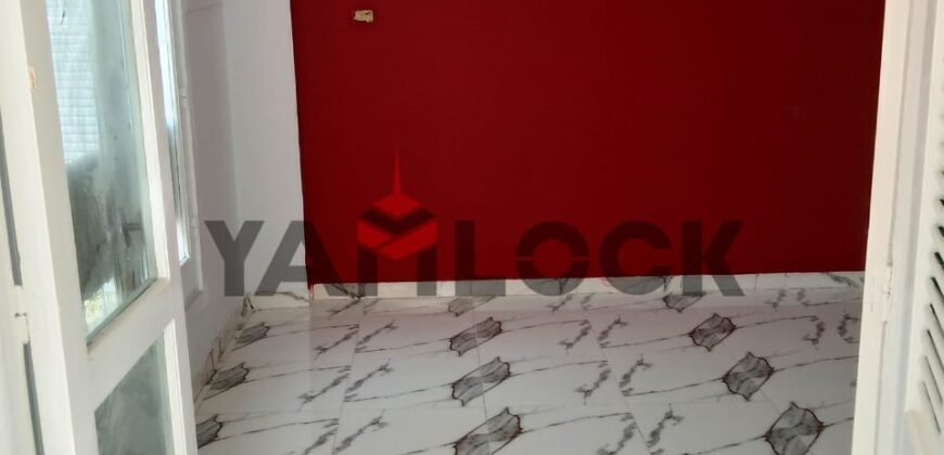 شقة للبيع في التجمع الثالث بجوار مسجد سمير و علي