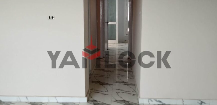 شقة للبيع في التجمع الثالث بجوار مسجد سمير و علي