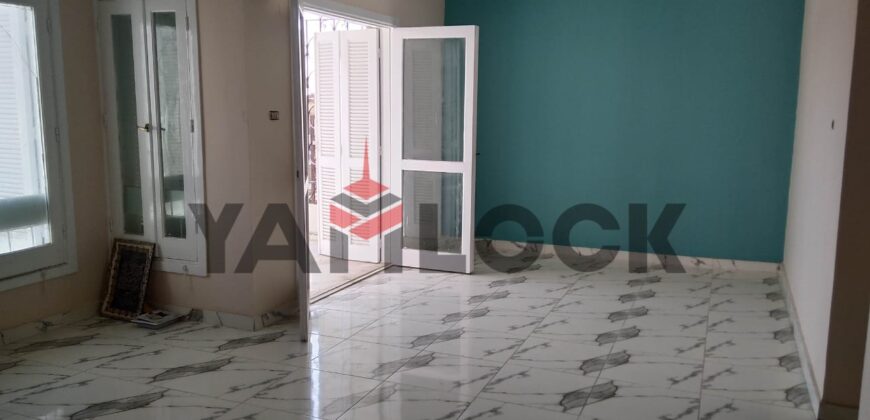 شقة للبيع في التجمع الثالث بجوار مسجد سمير و علي