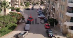 شقة للبيع في التجمع الثالث بجوار مسجد سمير و علي