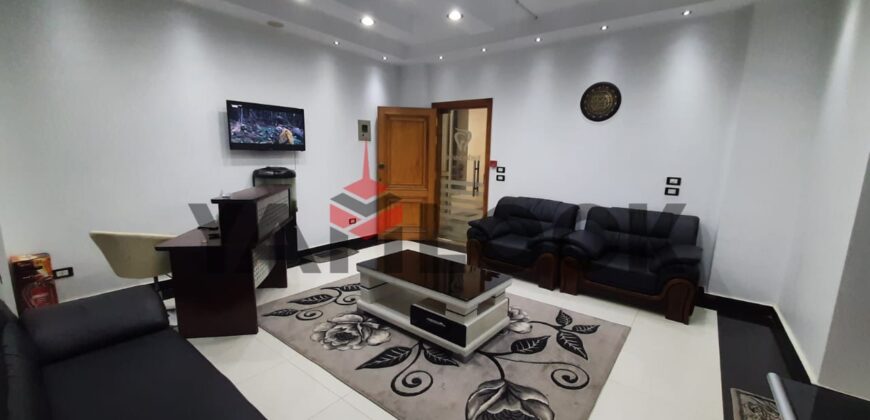 عيادة أسنان مجهزه للبيع مول المعز فى الشيخ زايد خلف الجامعة الكنديه مباشر