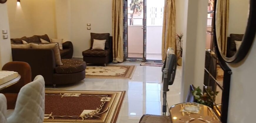 شقة فاخرة للإيجار مفروش أمام كلية طب الأسنان بالمنصورة